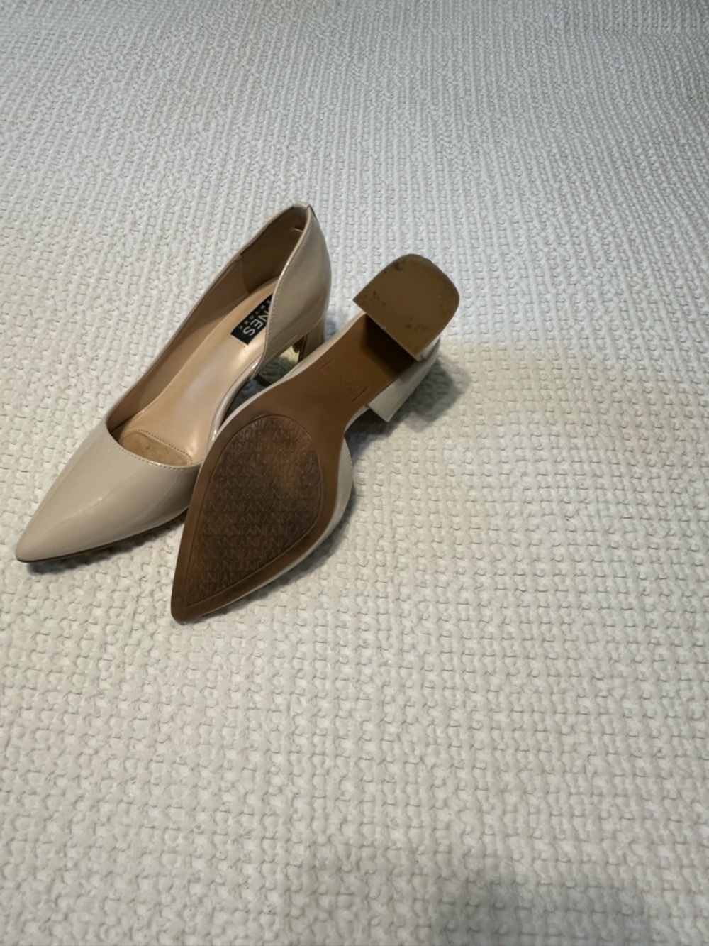 Jones New York Patent Pointed Toe Low Block Heel Pumps in Nude - Picture 6 of 9